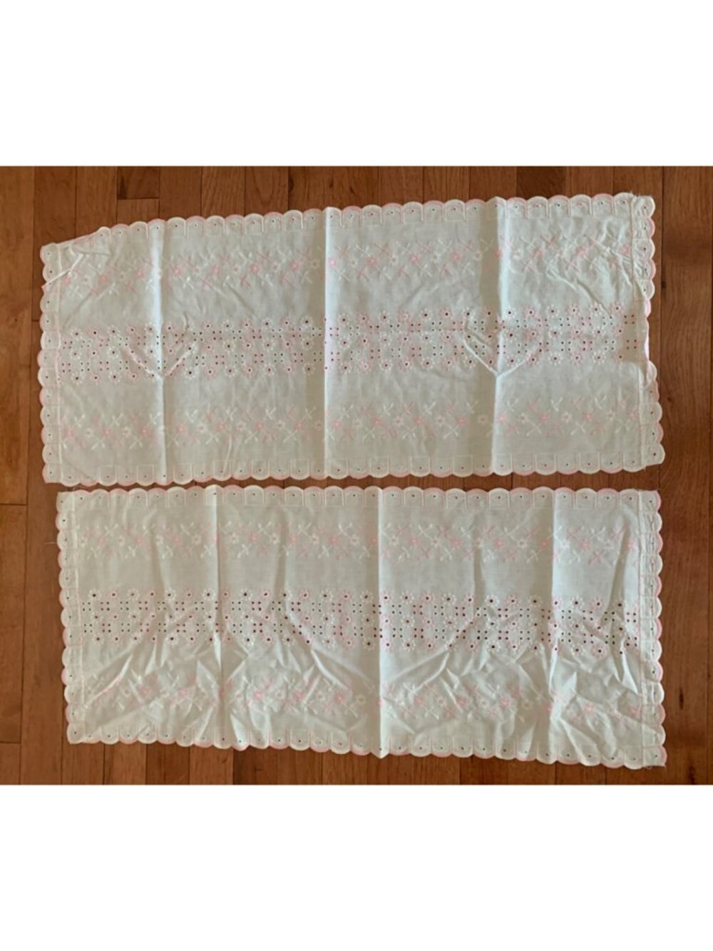 Embroidered Floral Lace Table Runner Set - White & Pink - 30" x 13" Vintage
